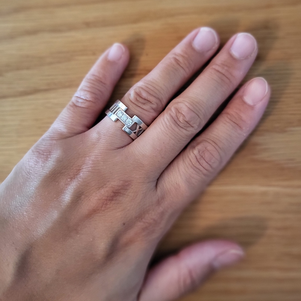 [SOLD] Atlas ring with three diamonds